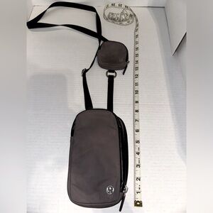 Lululemon modular phone crossbody